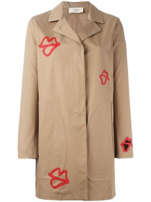 Пальто с принтом губ Ports 1961. Цвет: коричневый