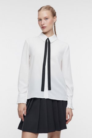 Блузка-рубашка прямая с оборками и галстуком-бантом befree. Цвет: белый
