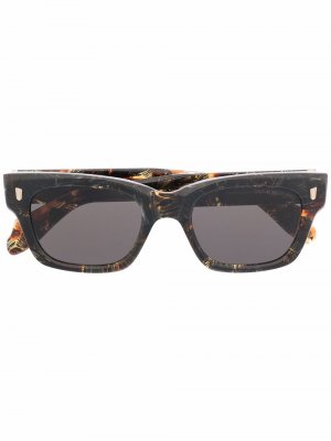 Солнцезащитные очки черепаховой расцветки Cutler & Gross. Цвет: коричневый