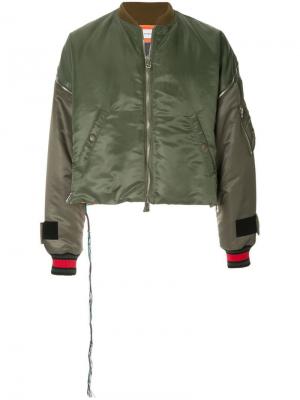 Укороченная куртка-бомбер со вставками Facetasm. Цвет: зеленый