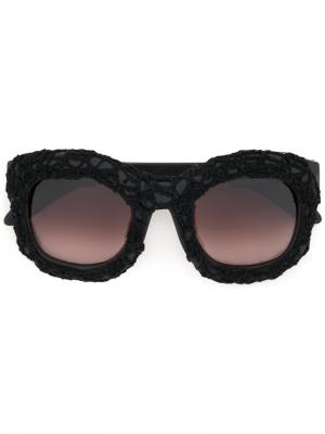 Солнцезащитные очки с ажурной оправой Kuboraum. Цвет: чёрный
