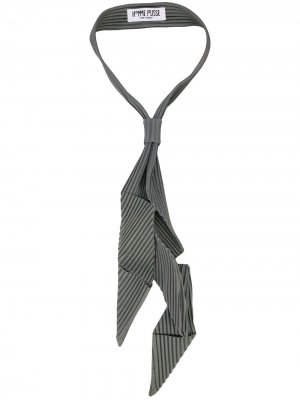 Асимметричный плиссированный галстук Homme Plissé Issey Miyake. Цвет: серый