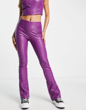 Фиолетовые расклешенные брюки из искусственной кожи Miss Selfridge