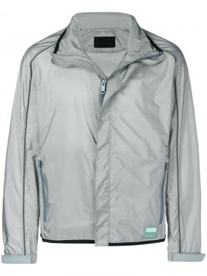 Легкая спортивная куртка Prada. Цвет: серый