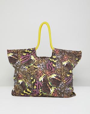 Пляжная сумка с принтом бабочки Monki. Цвет: мульти
