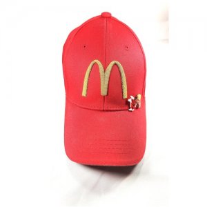 Кепка McDonalds уходящая эпоха ручная работа ,вышивка металлизированной нитью канитель нет. Цвет: красный/золотистый