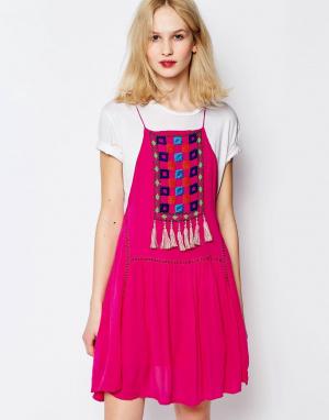 Платье с нагрудной вставкой и кисточками Varacruz Piper. Цвет: розовый
