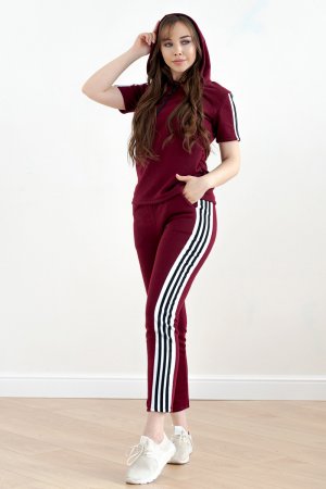 спортивный костюм опт мода. 9f0bb95e3b850a2d671e9e166ead6186. спортивный костюм опт мода фото. спортивный костюм опт мода-9f0bb95e3b850a2d671e9e166ead6186. картинка спортивный костюм опт мода. картинка 9f0bb95e3b850a2d671e9e166ead6186. Спортивный костюм – неотъемлемая часть гардероба у любого человека. Где бы ты не был: в путешествии или за городом, или на пробежке, тебе всегда хочется выглядеть красиво и стильно, и при этом одежда должна быть свободной и легкой. Мы девушки – такие модницы, для каждого случая должен быть отдельный наряд, а ещё нужен такой, в котором и на прогулку выйти, и в магазин, и вообще, куда угодно. Тут-то как раз и подойдет лёгкий, удобный спортивный костюм. В тренде сейчас спорт-шик, поэтому футболки с длинными и короткими рукавами, с яркими вставками, современными принтами и штаны с лампасами и манжетой – это как раз то, что нужно.
