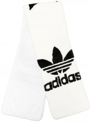 Шарф с логотипом adidas. Цвет: белый