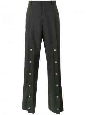 Классические брюки с пуговичной отделкой Y / Project. Цвет: серый