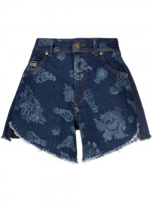 Джинсовые шорты с узором Versace Jeans Couture. Цвет: синий