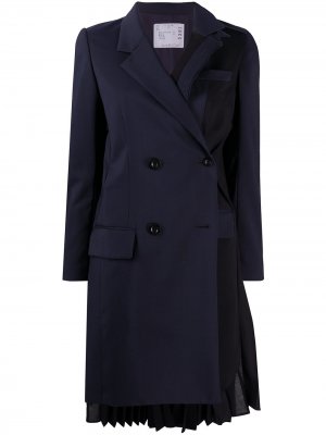 Двубортное пальто с плиссировкой sacai. Цвет: синий