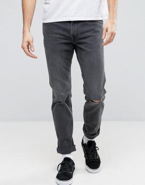 Серые джинсы слим с рваной отделкой Levis Line 8. Цвет: серый