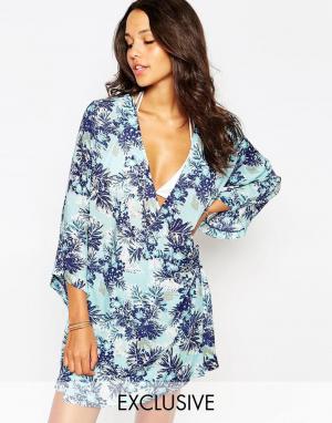 Пляжное платье с запахом Lovin Tropical Somedays. Цвет: синий