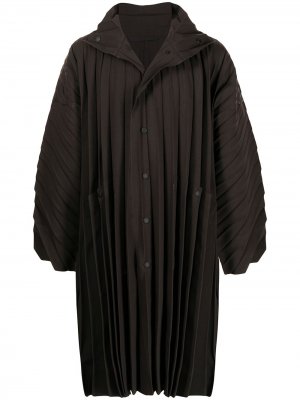 Плиссированное пальто с воротником-стойкой Homme Plissé Issey Miyake. Цвет: коричневый