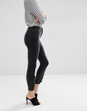 Черные зауженные джинсы с оборками сбоку Ridley ASOS. Цвет: черный