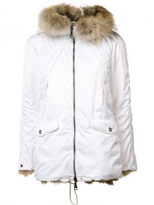 Пальто с капюшоном и меховой отделкой Kru. Цвет: белый