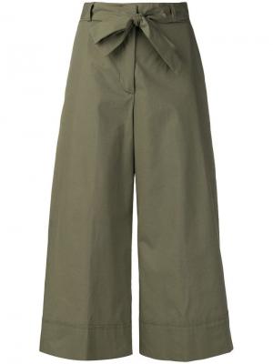 Укороченные широкие брюки Blugirl. Цвет: зеленый