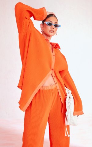 Оранжевая рубашка большого размера с пуговицами спереди и плиссировкой Plus PrettyLittleThing