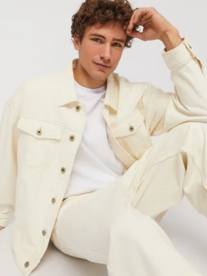 Джинсовая куртка-рубашка из хлопка свободного фасона zolla. Цвет: бежевый