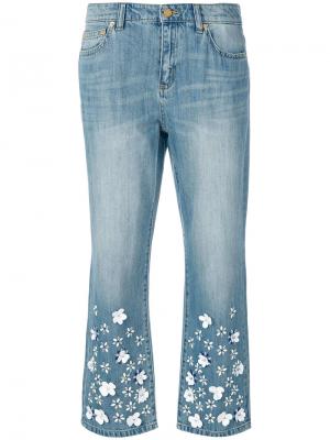 Укороченные джинсы с декором из цветов Michael Kors. Цвет: синий