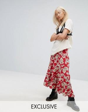 Фестивальная ярусная юбка макси в винтажном стиле с цветочным принтом Milk It. Цвет: красный
