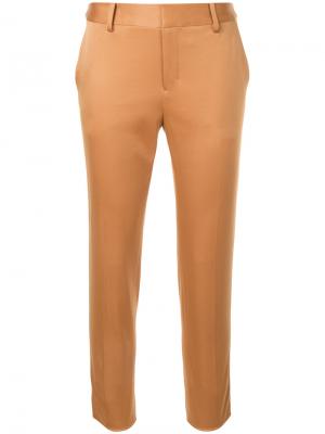Укороченные строгие брюки Estnation. Цвет: коричневый