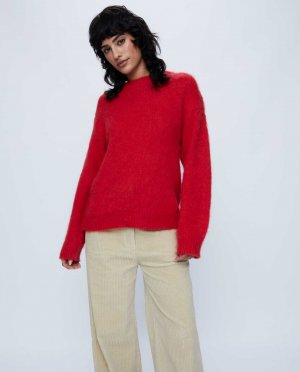 Женский свитер мягкой вязки с заниженными плечами , красный Wild Pony. Цвет: красный