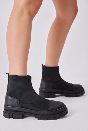 Женские черные лакированные кожаные ботинки на короткой цветной подошве Tonny Black