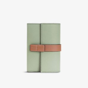 Маленький вертикальный кожаный кошелек , цвет rosemary/tan Loewe