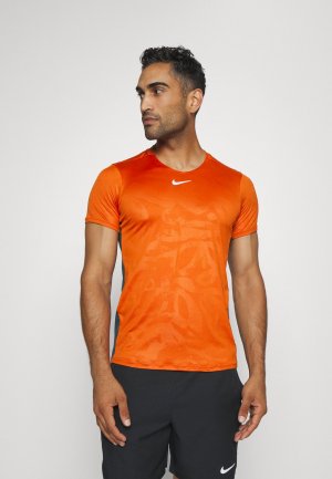 Спортивная футболка M NKCT DF ADVTG TOP PRINT , оранжевый у костра/глубокие джунгли/белый Nike
