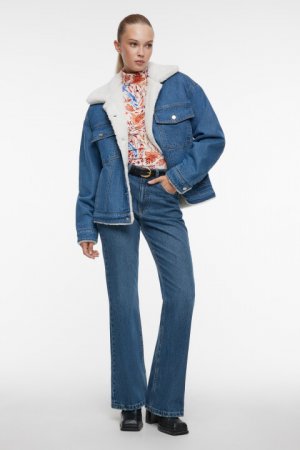 Куртка джинсовая oversize с меховой подкладкой и воротом befree. Цвет: голубой