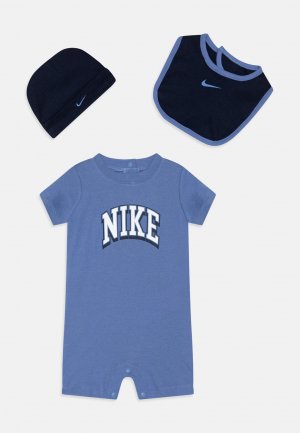Кепка Romper Hat Bib Set , цвет polar Nike