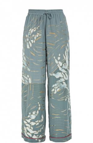 Шелковые брюки в пижамном стиле с цветочной вышивкой Valentino. Цвет: голубой
