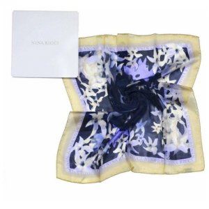 Шейный платок с цветами на синем фоне 844348 Nina Ricci. Цвет: синий