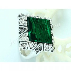 Кольцо , малахит, размер 19, зеленый Jenavi. Цвет: зеленый