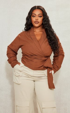 Блуза Plus из льна шоколадного цвета с завязкой спереди PrettyLittleThing
