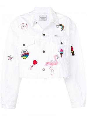 Укороченная джинсовая куртка с нашивками Forte Dei Marmi Couture. Цвет: белый