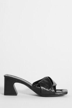 Черные шлепанцы на низком блочном каблуке с мягким объемом и декоративной застежкой , черный Simply Be