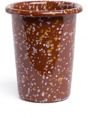 Эмалированный стаканчик в мелкую точку HAY. Цвет: коричневый