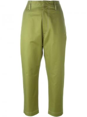 Укороченные брюки Golden Goose Deluxe Brand. Цвет: зелёный