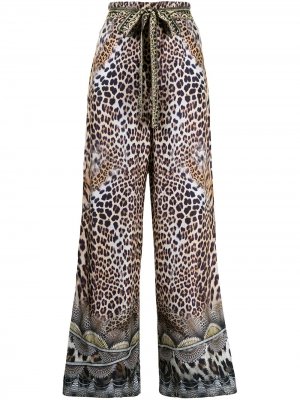 Шелковые брюки с завышенной талией и графичным принтом Camilla. Цвет: коричневый