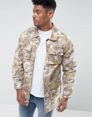 Джинсовая куртка песочного цвета с камуфляжным принтом и рваной отделк Liquor & Poker. Цвет: бежевый