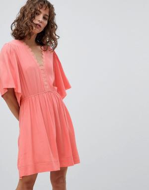 Короткое приталенное платье с рукавами клеш -Розовый Suncoo