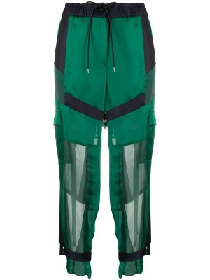 Атласные брюки карго со вставками из органзы Sacai. Цвет: зеленый