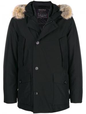 Пуховое пальто с капюшоном меховой оторочкой Woolrich