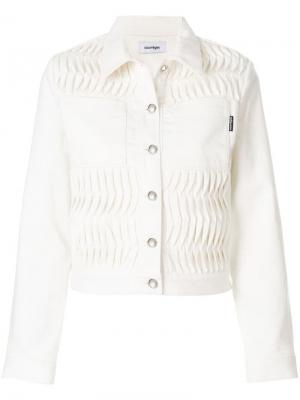 Джинсовая куртка с декором из мелких складок Courrèges. Цвет: белый