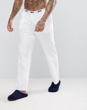 Трикотажные пижамные брюки с прямыми штанинами ASOS DESIGN. Цвет: белый