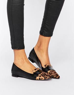 Туфли на плоской подошве с острым носком и леопардовой вставкой Pieces. Цвет: черный