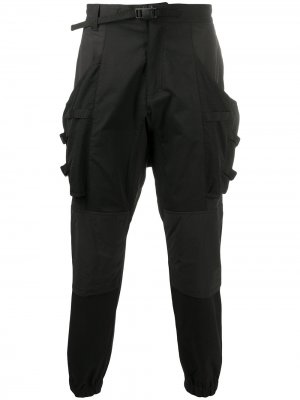 Зауженные брюки со вставками White Mountaineering. Цвет: черный